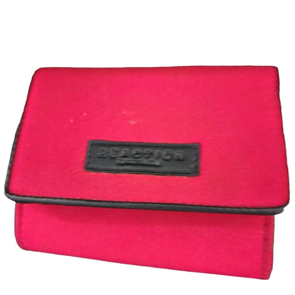 NWOT Reaction Wallet